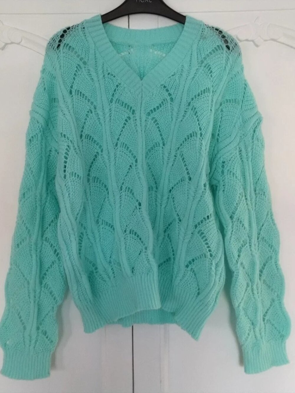 Hand knitted light Green V-Neck Pullover Jumper, Long Sleeve, size M fit 12-16